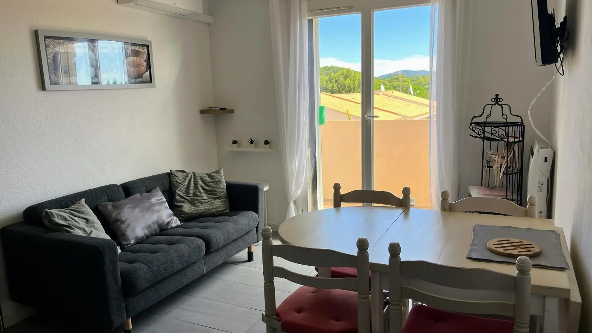 Appartement T2, 4 Personnes, Climatise, Avec Piscine, Village De La Mer La Londe-les-Maures Apartment